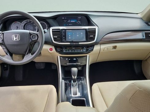 Used 2017 Honda Accord EX image 11