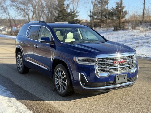 Used 2023 GMC Acadia Denali image 2