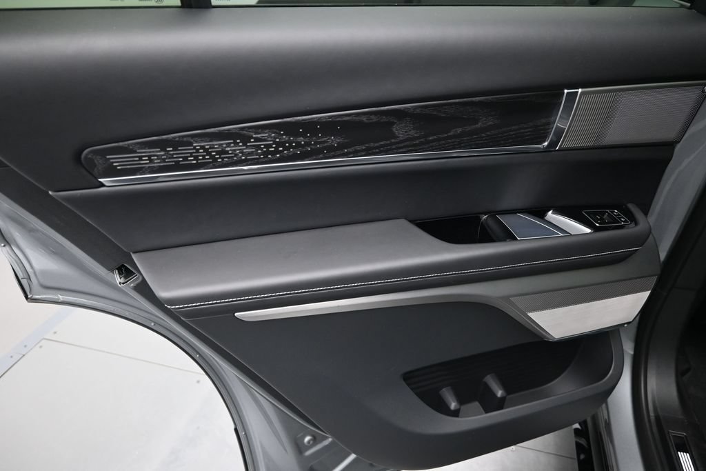 Used 2026 Cadillac Vistiq Platinum w/ LPO, Floor Liner Package AWD/4WD image 23