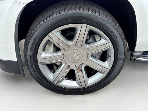 Used 2018 Cadillac Escalade Luxury RWD image 34