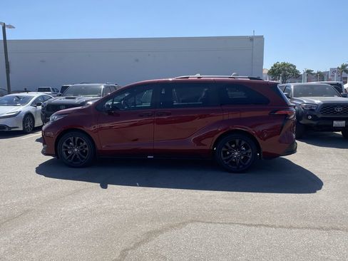 Certified 2026 Toyota Sienna XSE FWD image 2