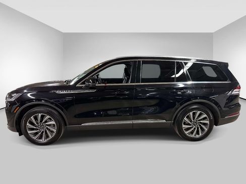 Used 2025 Lincoln Aviator AWD image 2