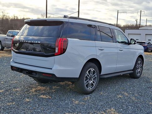 New 2025 Ford Expedition Active image 3