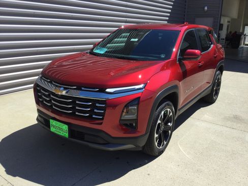 New 2026 Chevrolet Equinox LT w/ Convenience Package II AWD/4WD image 2