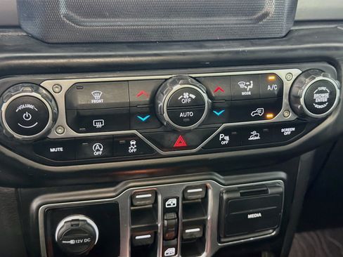 Used 2021 Jeep Wrangler Unlimited Sport AWD/4WD image 22