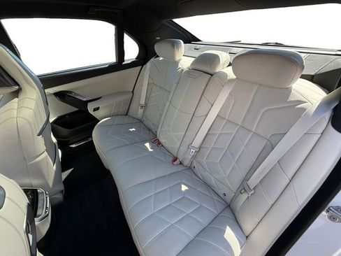 Used 2024 BMW 760i xDrive w/ Executive Package image 22