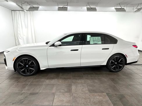 Used 2025 BMW 760i xDrive w/ Executive Package image 2