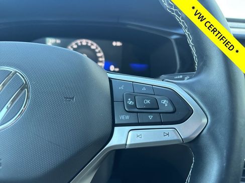 Certified 2022 Volkswagen Taos SE w/ Panoramic Sunroof Package image 17