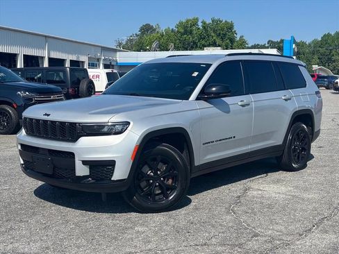 Used 2024 Jeep Grand Cherokee L Laredo AWD/4WD image 2