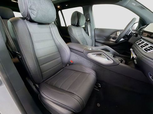 New 2026 Mercedes-Benz GLS 580 4MATIC image 32