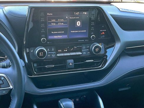 Used 2020 Toyota Highlander XLE image 9