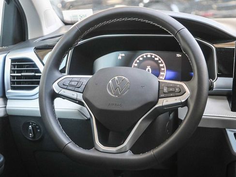 New 2025 Volkswagen Taos SE w/ Panoramic Sunroof Package image 17