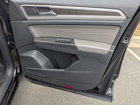 Used 2022 Volkswagen Atlas SE w/ Black Wheel Package FWD image 36