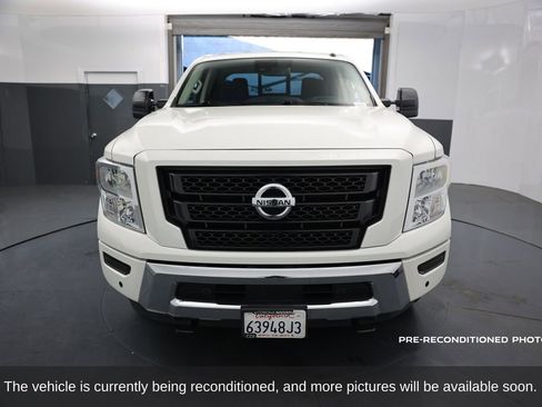 Used 2021 Nissan Titan SV w/ SV Convenience Package image 11