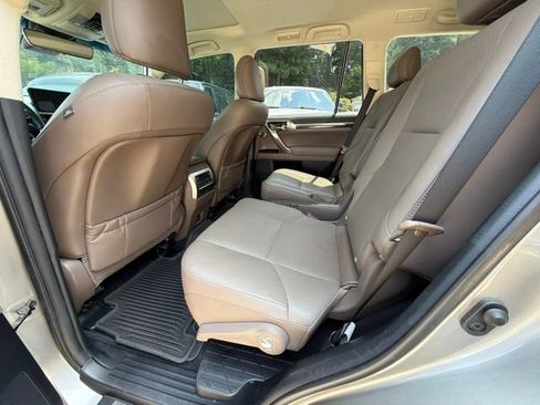 Used 2022 Lexus GX 460 Luxury w/ Sport Design Package AWD/4WD image 30