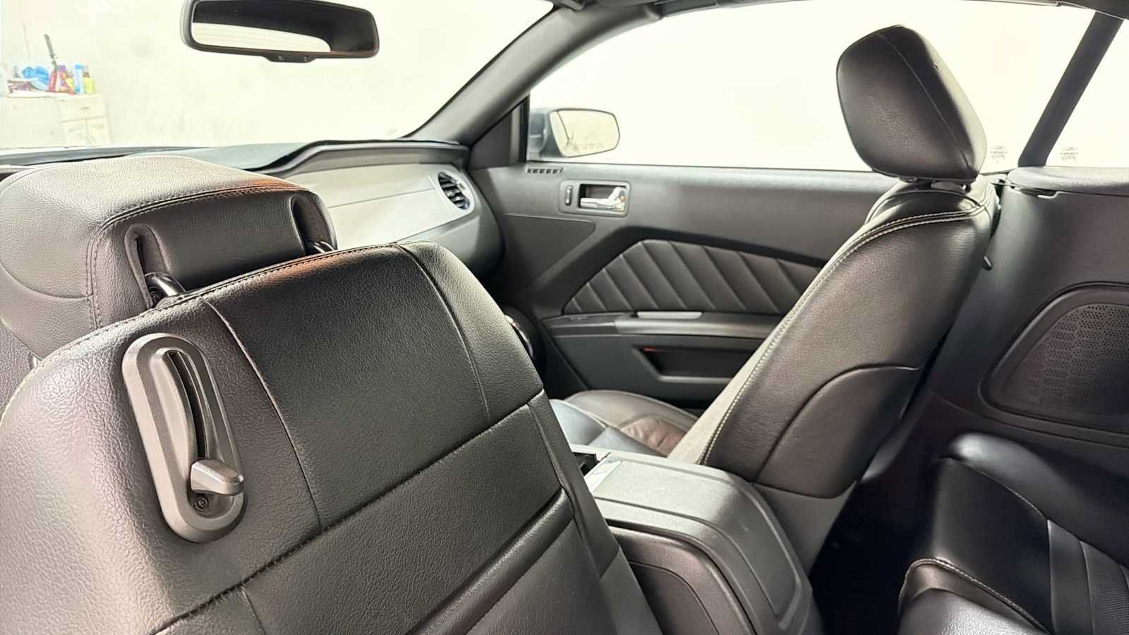 Used 2010 Ford Mustang Convertible RWD image 24