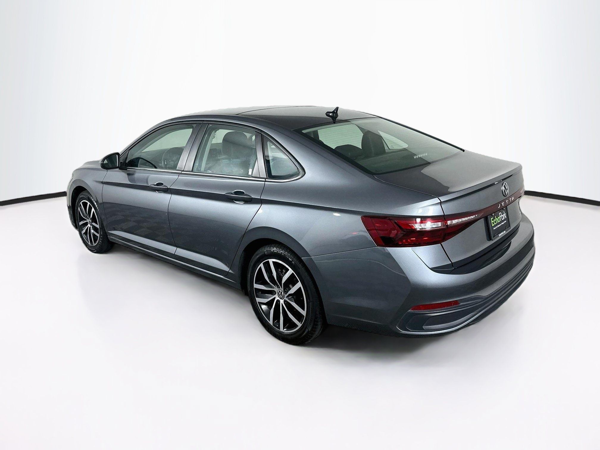 Used 2025 Volkswagen Jetta SE FWD image 5