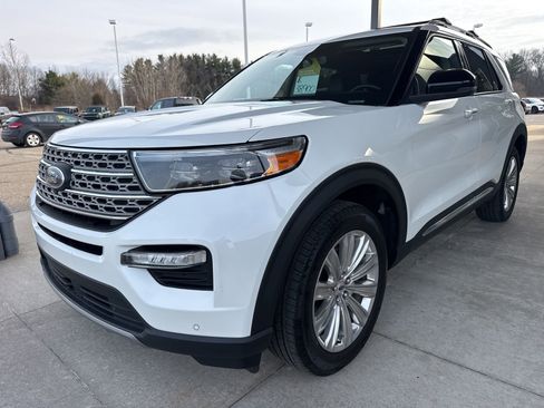 Certified 2023 Ford Explorer Limited w/ Limited Technology Package image 3