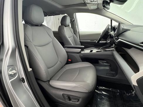 Used 2022 Toyota Sienna XLE image 12