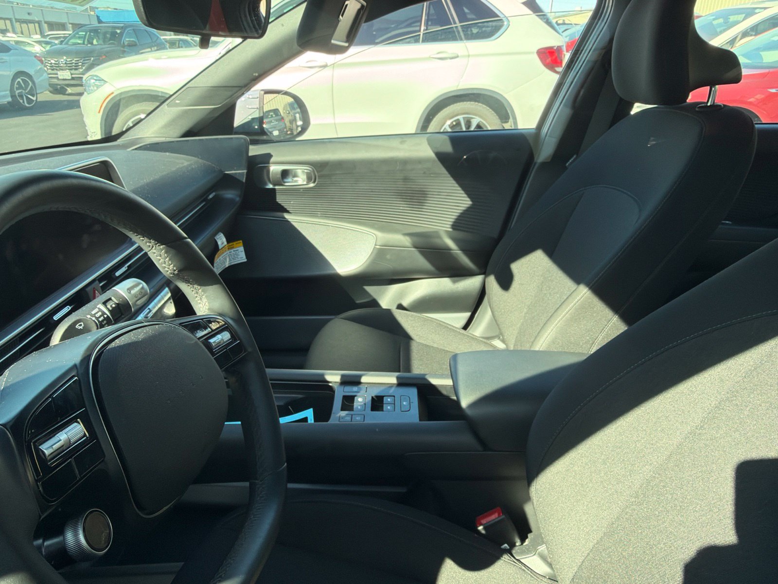 Used 2025 Hyundai Ioniq 6 SE RWD image 2