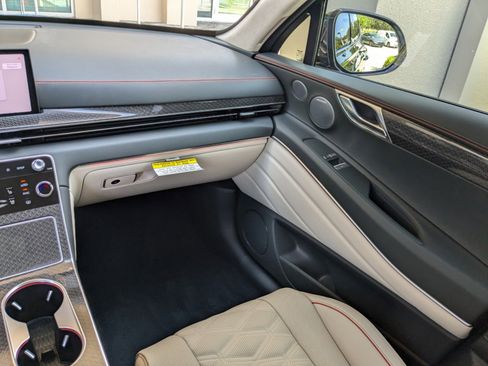 Used 2025 Genesis GV80 3.5T e-SC AWD/4WD image 11