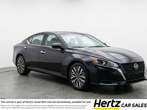 Used 2025 Nissan Altima 2.5 SV image 1