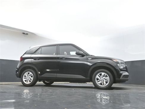 Used 2025 Hyundai Venue SE image 35