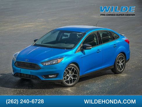 Used 2016 Ford Focus SE w/ SE Power Seat Package image 1