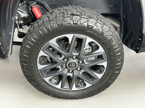 Used 2024 Toyota Tundra Limited AWD/4WD image 11