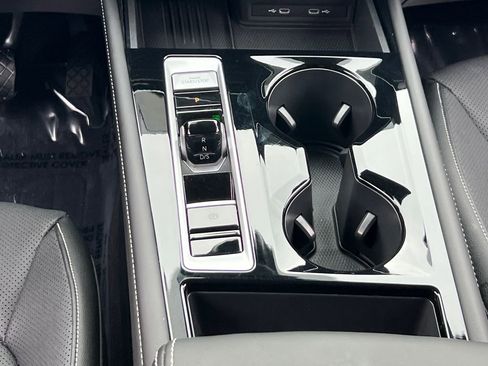 Certified 2026 Volkswagen Atlas SE image 28