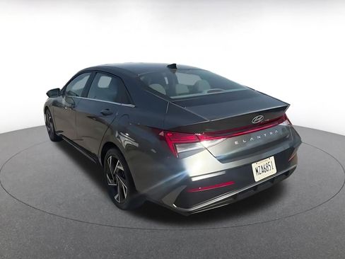 Used 2025 Hyundai Elantra SEL image 11