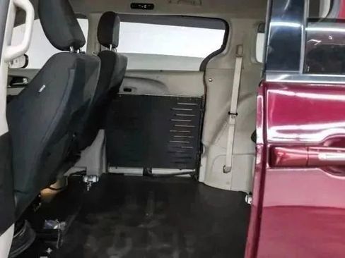 Used 2018 Chrysler Pacifica Touring Plus w/ Tire & Wheel Group image 36