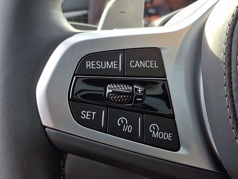 Used 2025 BMW X7 M60i w/ Climate Comfort Package image 18