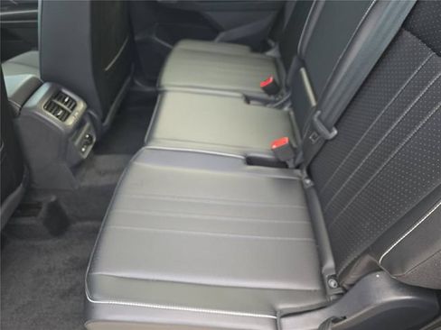 Used 2024 Volkswagen Tiguan SE FWD image 12