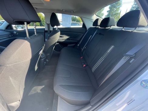 Used 2025 Hyundai Elantra SEL image 24