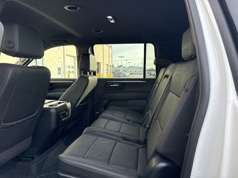 Used 2025 Chevrolet Suburban LT w/ Comfort Package image 7