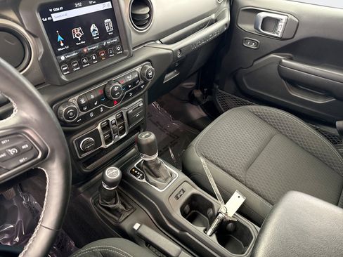 Used 2021 Jeep Wrangler Unlimited Sport AWD/4WD image 17