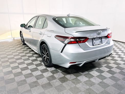 Used 2023 Toyota Camry SE FWD image 5