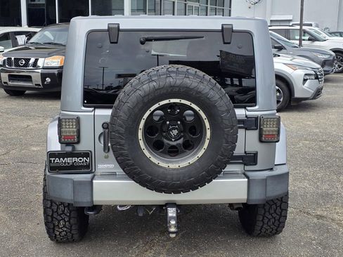 Used 2015 Jeep Wrangler Unlimited Sahara AWD/4WD image 4