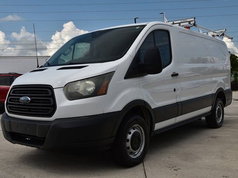Used 2015 Ford Transit 250 130 Low Roof RWD image 3