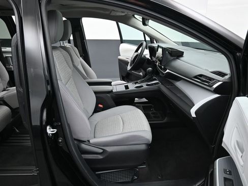 Certified 2025 Toyota Sienna LE w/ LE Plus Package image 33