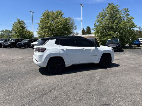 Used 2022 Jeep Compass High Altitude AWD/4WD image 3