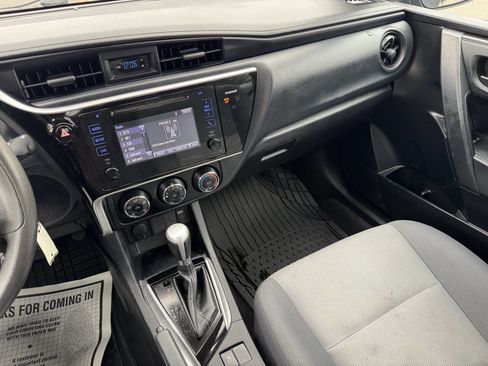 Used 2017 Toyota Corolla LE image 23
