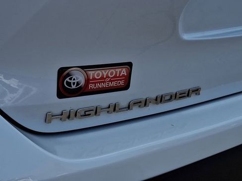 Used 2023 Toyota Highlander XLE image 30