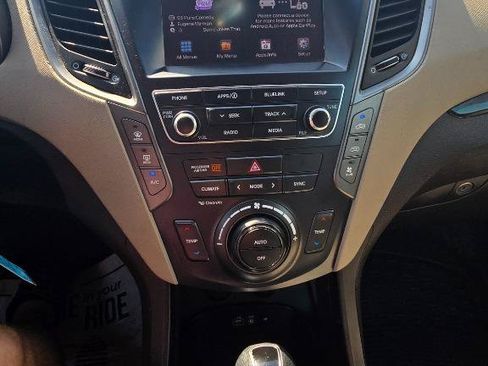 Used 2018 Hyundai Santa Fe SE FWD image 19