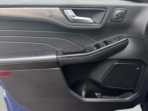 Used 2022 Ford Escape Titanium w/ Class II Trailer Tow Package image 22