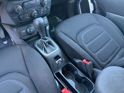 Used 2020 Jeep Renegade Latitude AWD/4WD image 18