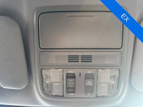 Used 2017 Honda CR-V EX image 18