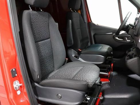 Used 2025 Mercedes-Benz Sprinter 2500 image 18