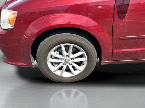 Used 2014 Dodge Grand Caravan SXT FWD image 37